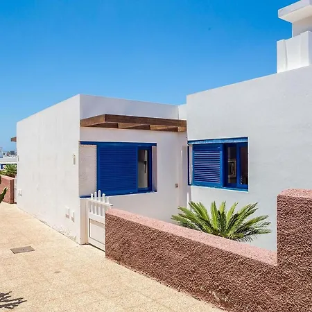 Villa Playa Blanca Sleeps 4 Wifi